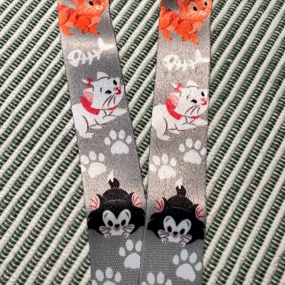 NWOT Disney Parks Loungefly Cats Characters ID Holder & Lanyard - Picture 4 of 4